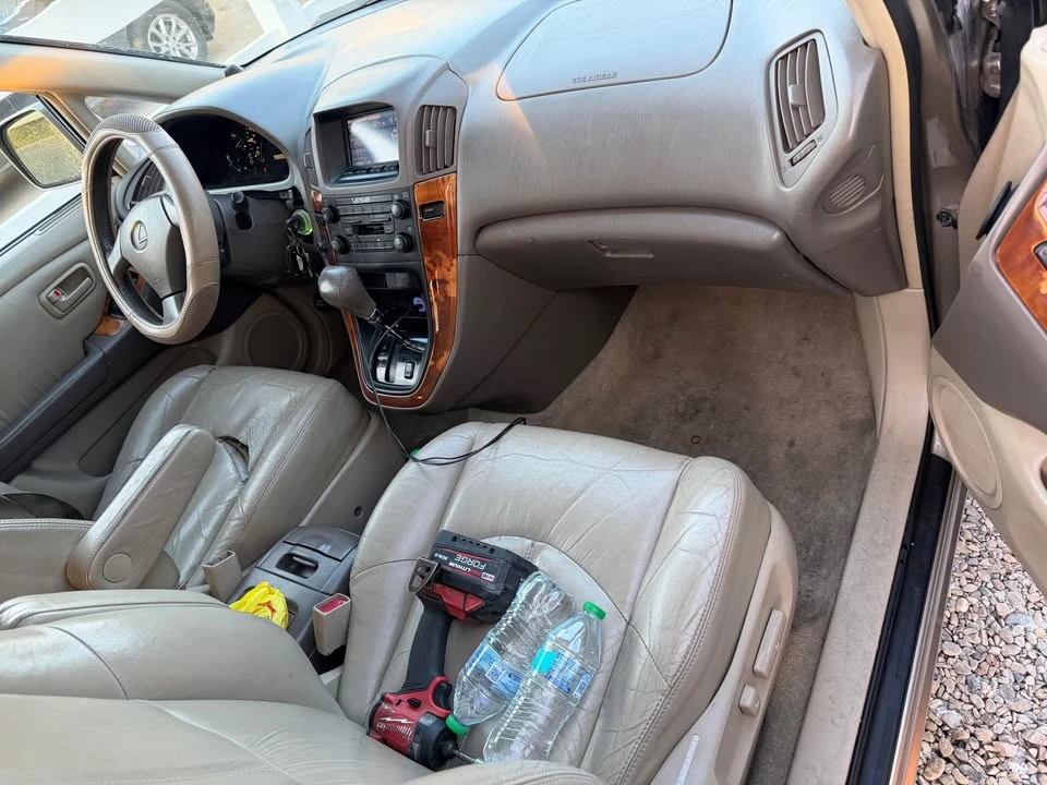 2000 Lexus RX 1st Gen - Image 7 of 13