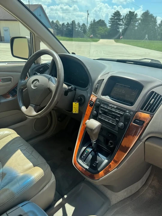 2000 Lexus RX 1st Gen - Image 6 of 10