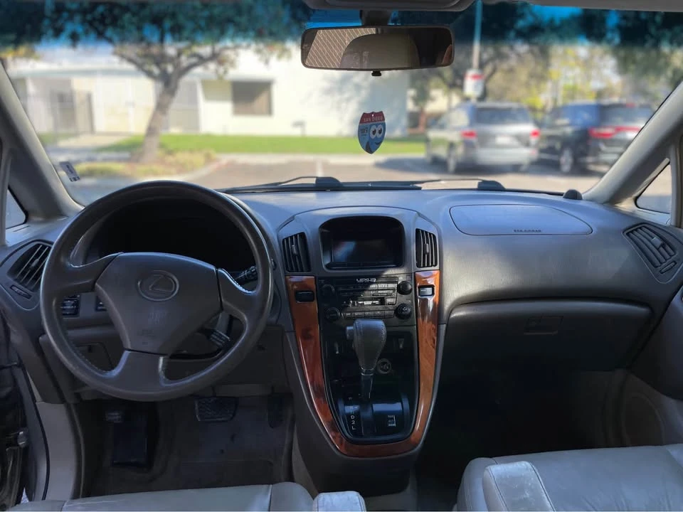 2000 Lexus RX 1st Gen - Image 10 of 14