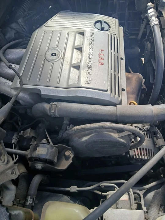 2000 Lexus RX 1st Gen - Image 3 of 4