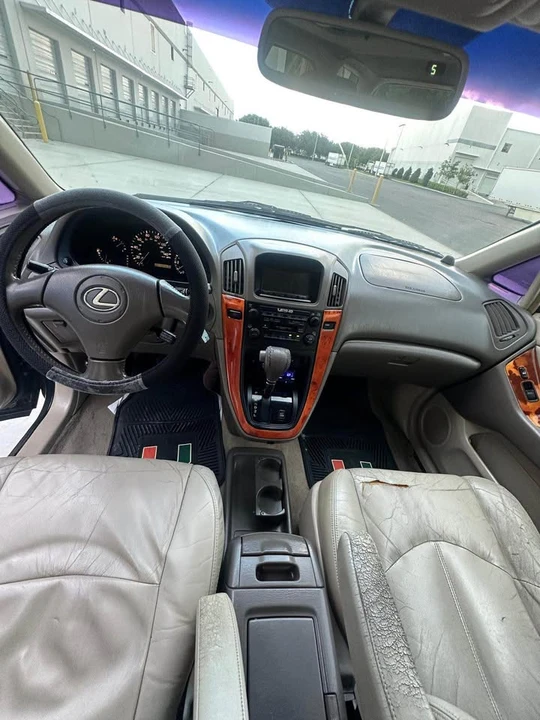 2000 Lexus RX 1st Gen - Image 10 of 11