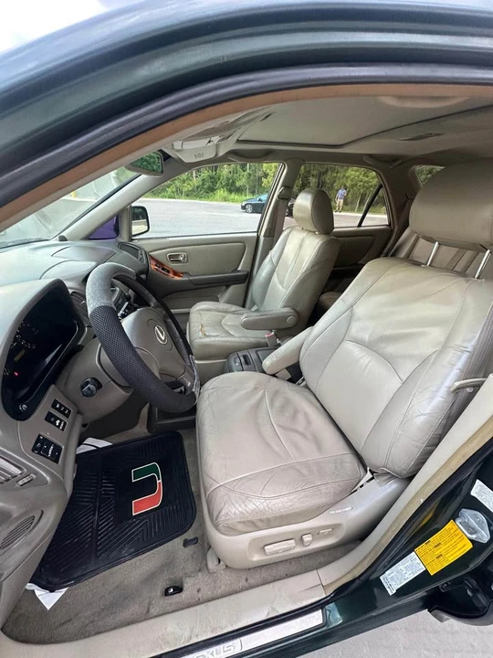 2000 Lexus RX 1st Gen - Image 9 of 11