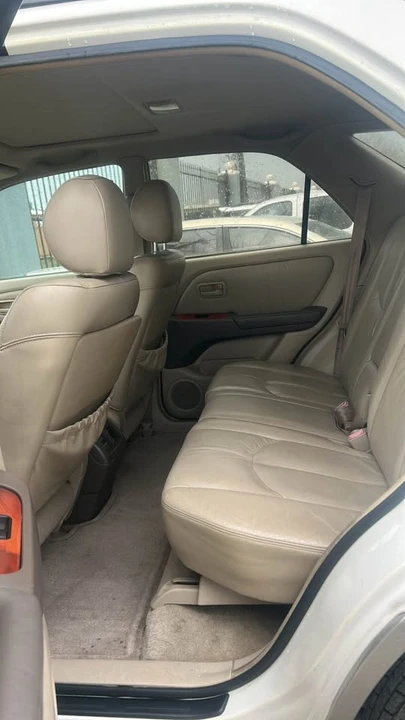 2000 Lexus RX 1st Gen - Image 9 of 12