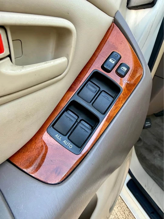 2000 Lexus RX 1st Gen - Image 13 of 15