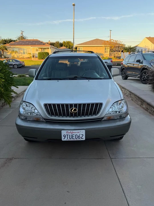 2000 Lexus RX 1st Gen - Image 5 of 13