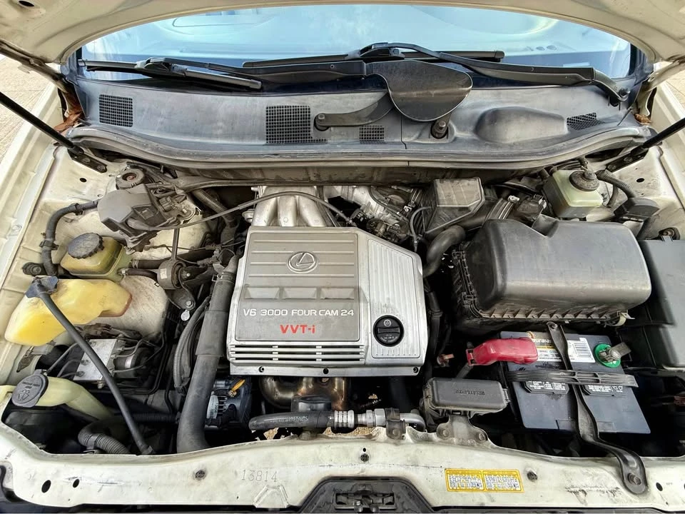2000 Lexus RX 1st Gen - Image 9 of 15