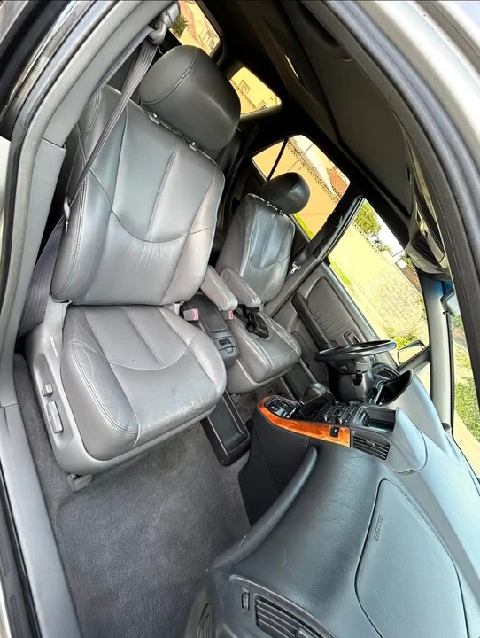 2000 Lexus RX 1st Gen - Image 11 of 12