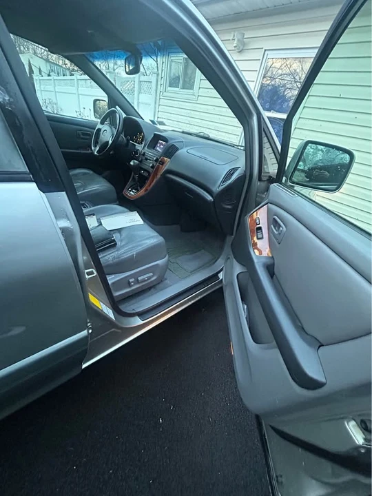2000 Lexus RX 1st Gen - Image 16 of 19