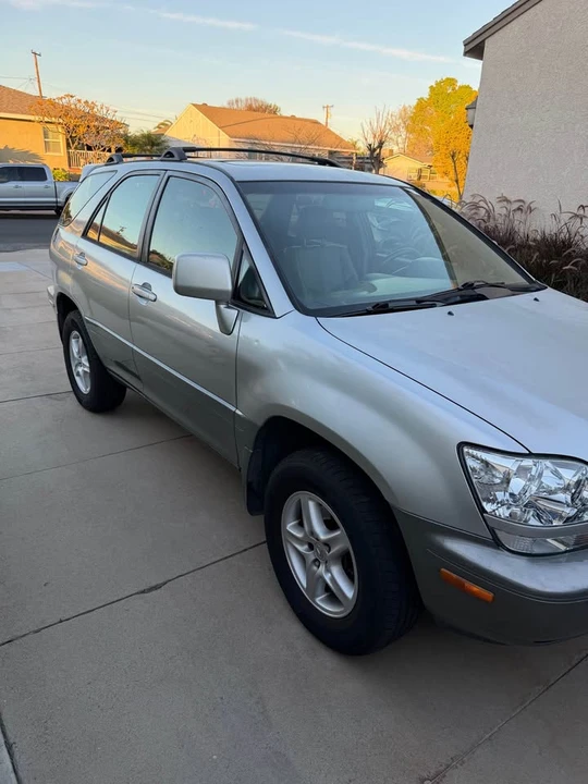 2000 Lexus RX 1st Gen - Image 4 of 13