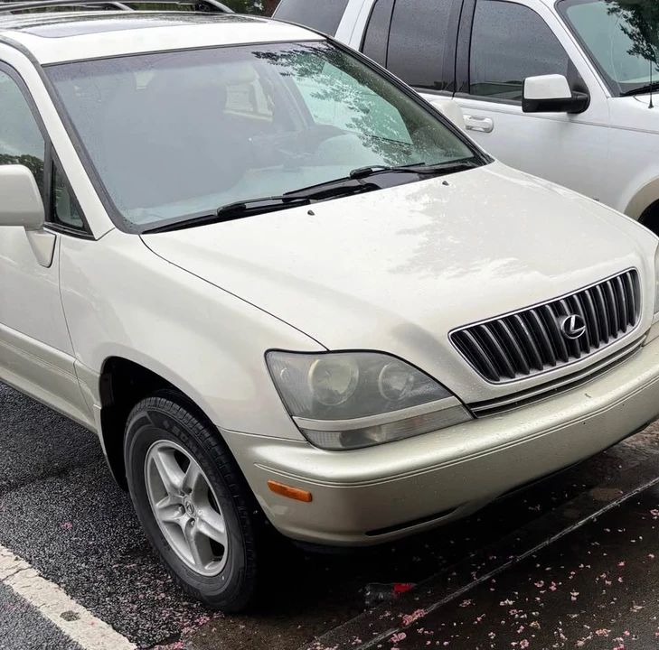 2000 Lexus RX 1st Gen - Image 3 of 4