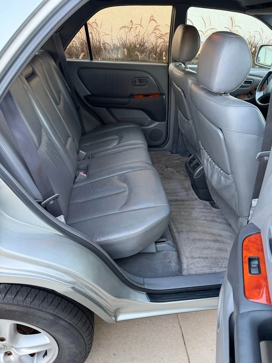 2000 Lexus RX 1st Gen - Image 9 of 13