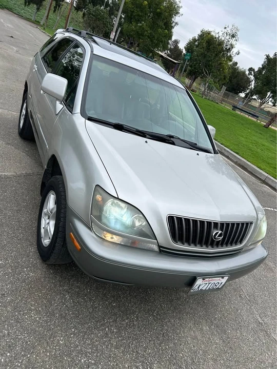 2000 Lexus RX 1st Gen - Image 3 of 12