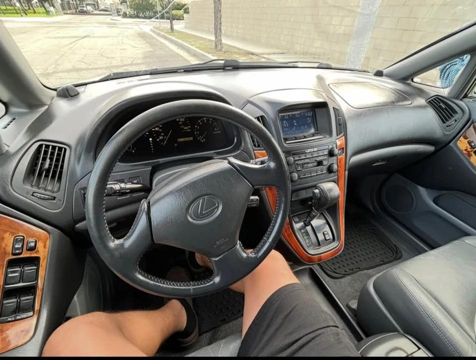 2000 Lexus RX 1st Gen - Image 10 of 12