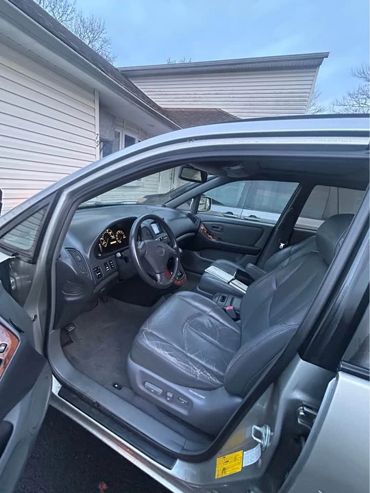 2000 Lexus RX 1st Gen - Image 12 of 19