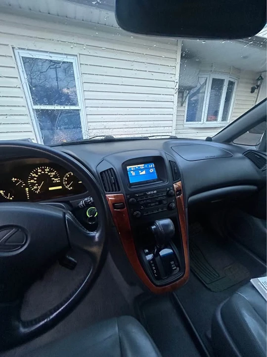 2000 Lexus RX 1st Gen - Image 10 of 19
