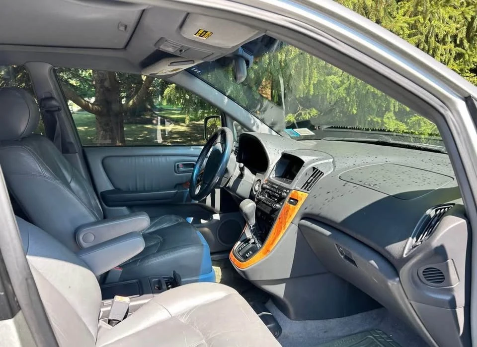 2000 Lexus RX 1st Gen - Image 9 of 19