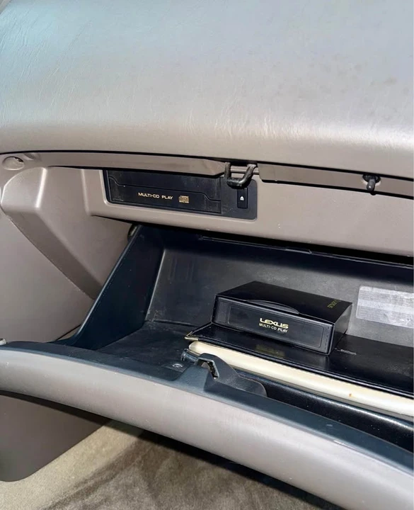 2000 Lexus RX 1st Gen - Image 14 of 15