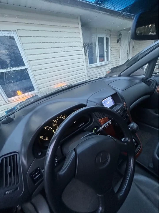2000 Lexus RX 1st Gen - Image 11 of 19