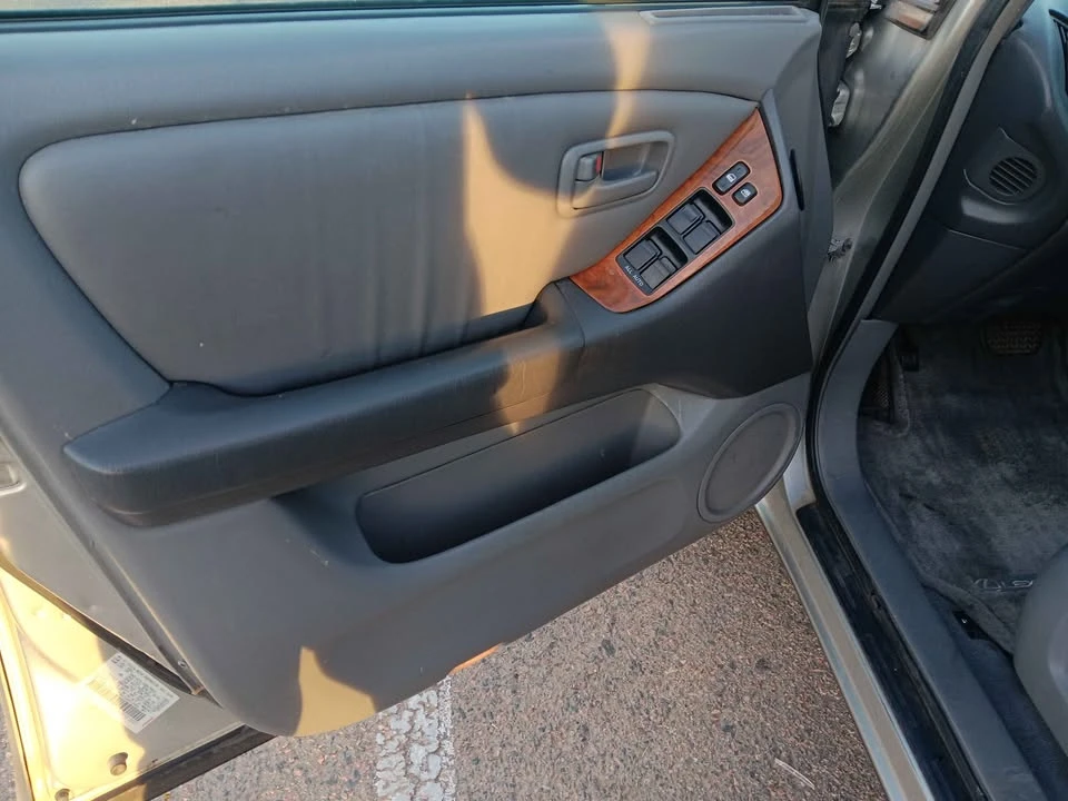 2000 Lexus RX 1st Gen - Image 6 of 12