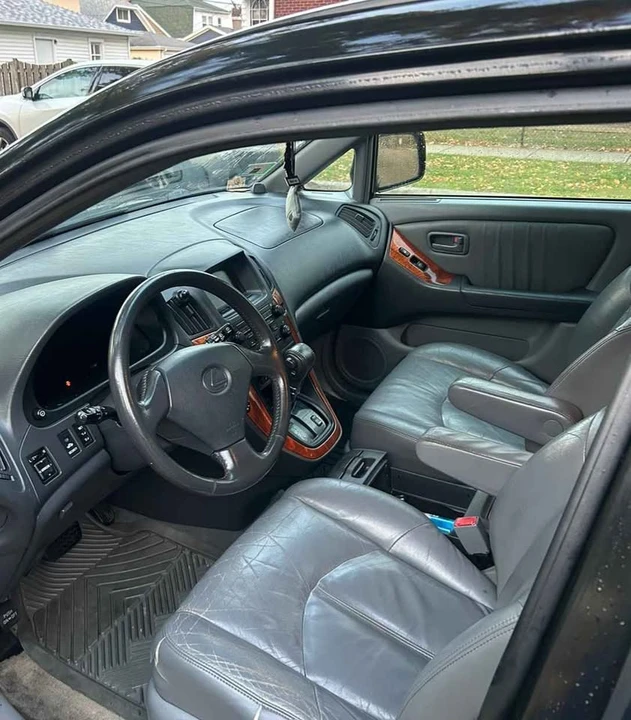 2000 Lexus RX 1st Gen - Image 16 of 18