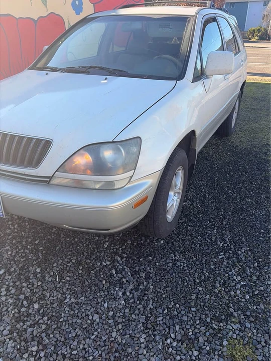 2000 Lexus RX 1st Gen - Image 3 of 6