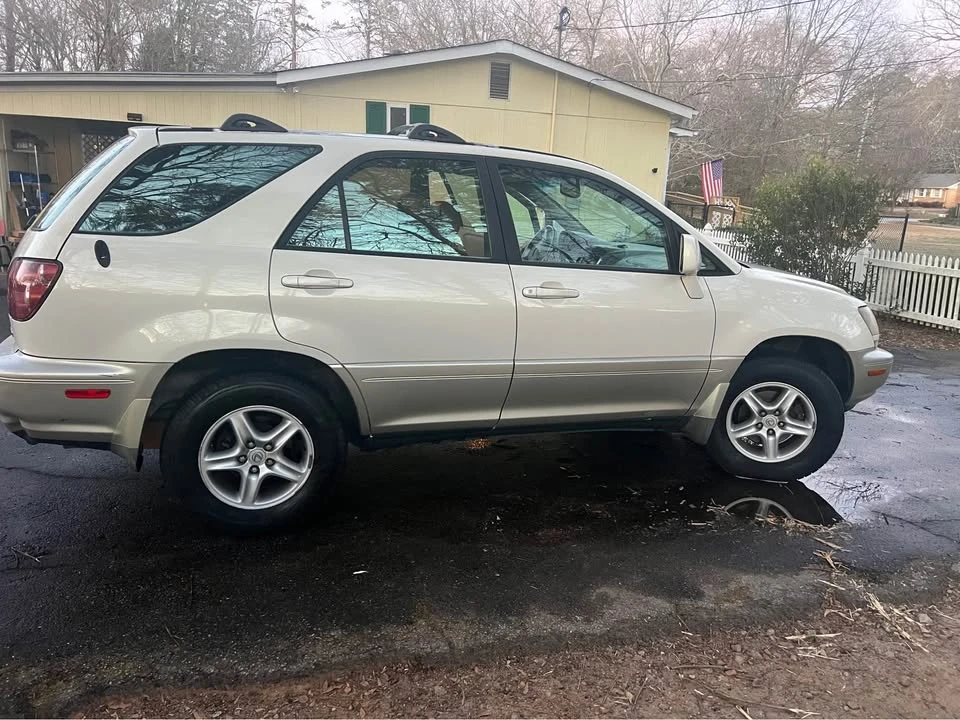 2000 Lexus RX 1st Gen - Image 2 of 7