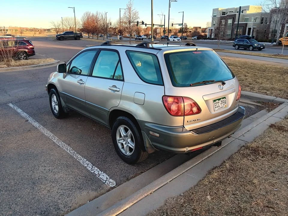2000 Lexus RX 1st Gen - Image 4 of 12