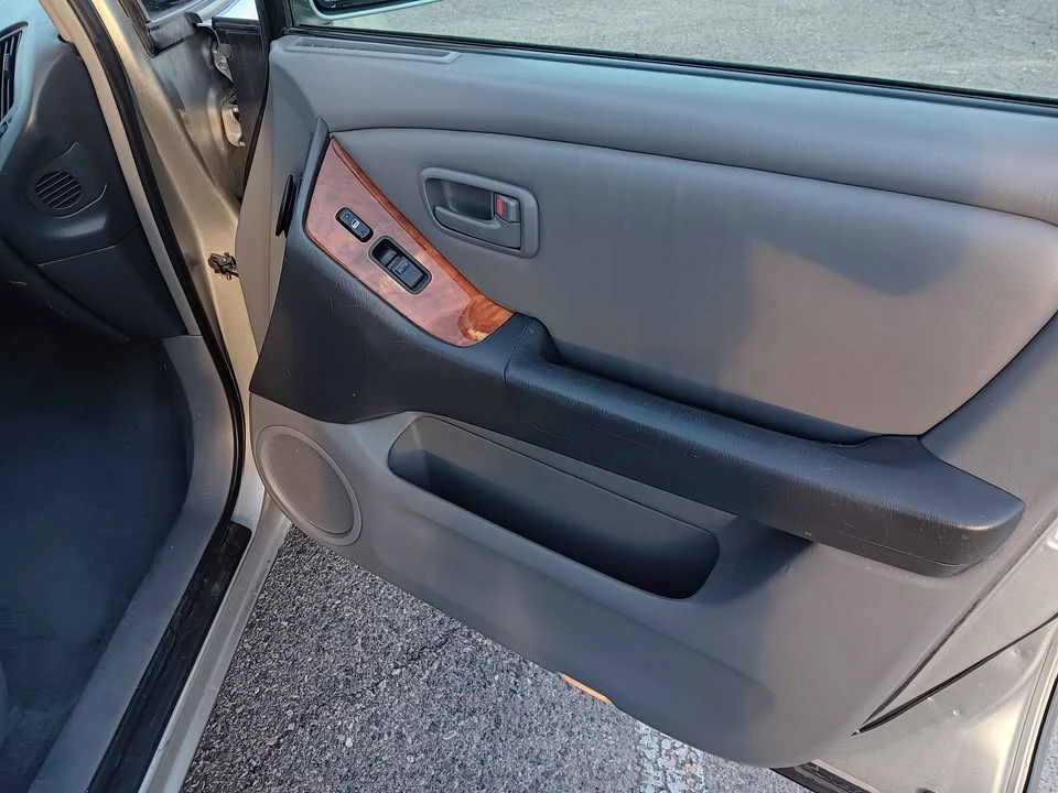 2000 Lexus RX 1st Gen - Image 8 of 12