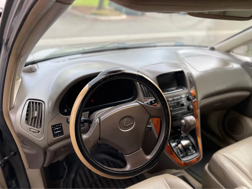 2000 Lexus RX 1st Gen - Image 9 of 16