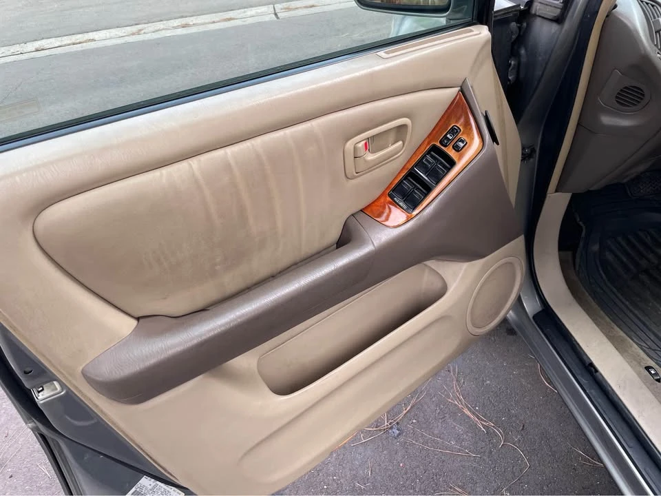 2000 Lexus RX 1st Gen - Image 11 of 16