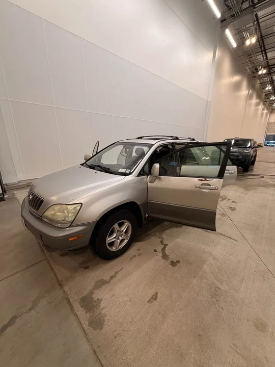 2000 Lexus RX 1st Gen - Image 5 of 19