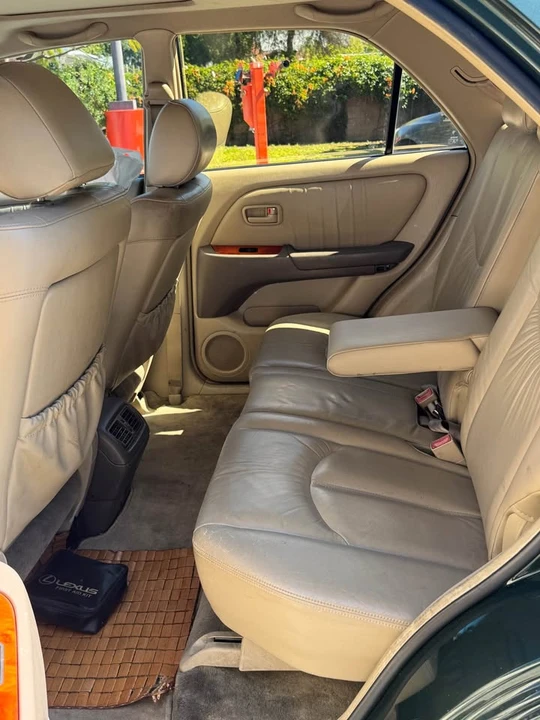 2000 Lexus RX 1st Gen - Image 11 of 16