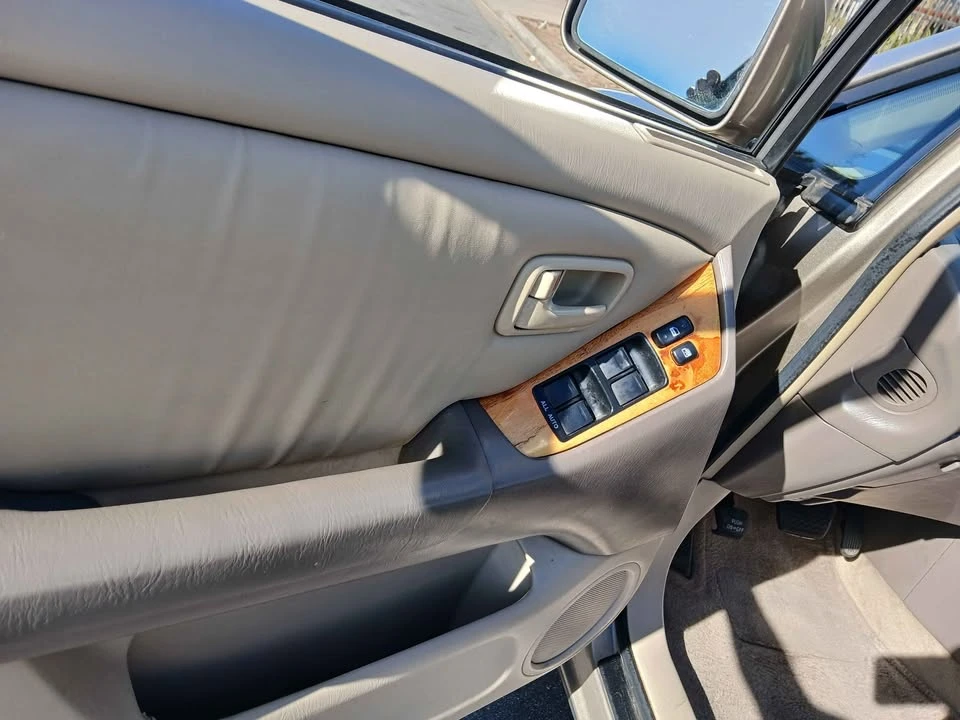 2000 Lexus RX 1st Gen - Image 12 of 16