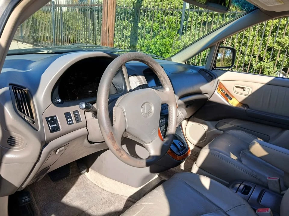 2000 Lexus RX 1st Gen - Image 8 of 16