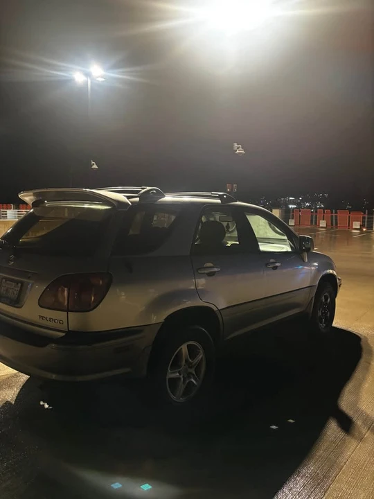 2000 Lexus RX 1st Gen - Image 5 of 13
