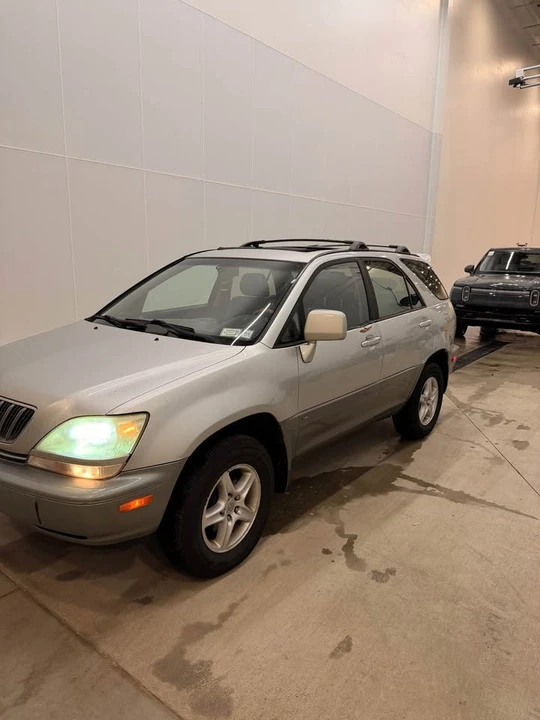 2000 Lexus RX 1st Gen - Image 16 of 19