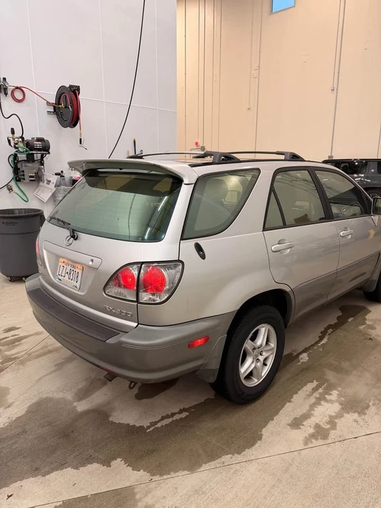 2000 Lexus RX 1st Gen - Image 17 of 19