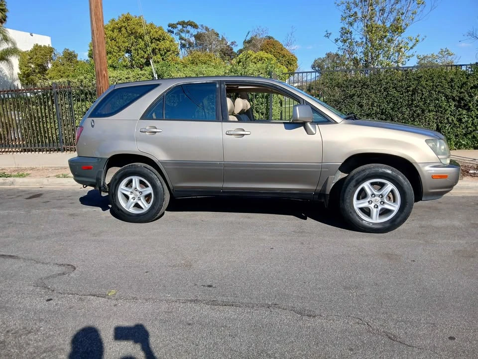 2000 Lexus RX 1st Gen - Image 6 of 16