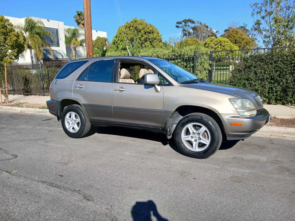 2000 Lexus RX 1st Gen - Image 4 of 16