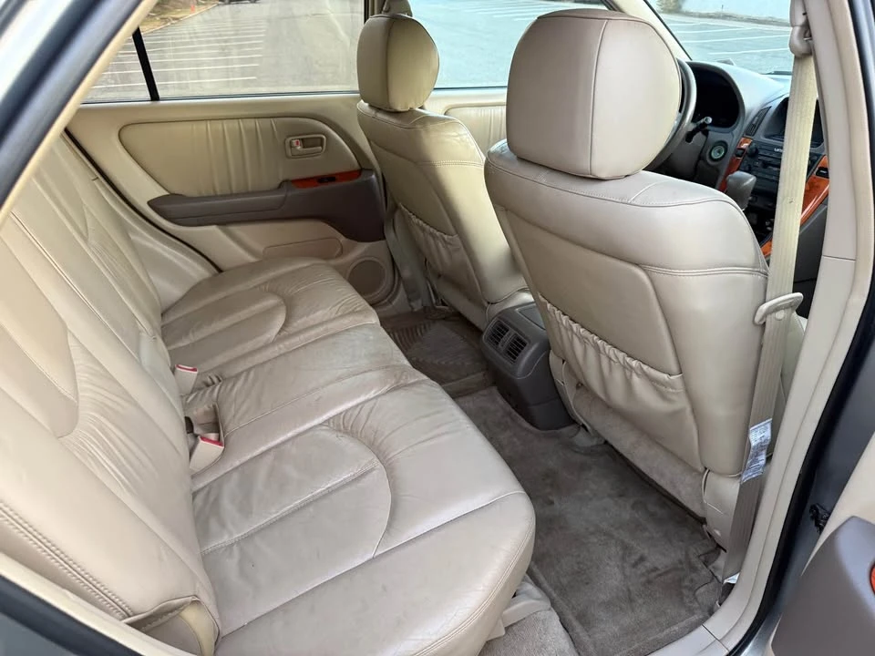 2000 Lexus RX 1st Gen - Image 10 of 11