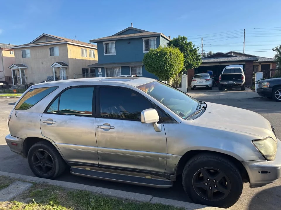 2000 Lexus RX 1st Gen - Image 6 of 9