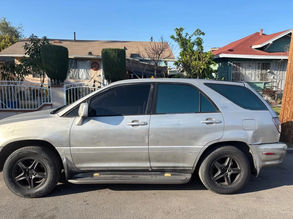 2000 Lexus RX 1st Gen - Image 2 of 9