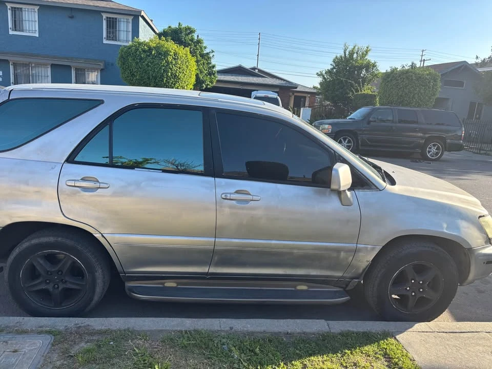 2000 Lexus RX 1st Gen - Image 4 of 9
