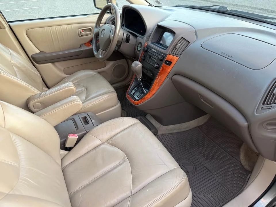 2000 Lexus RX 1st Gen - Image 9 of 11