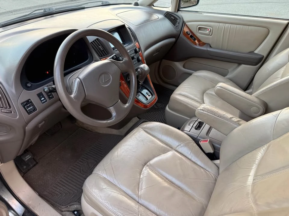 2000 Lexus RX 1st Gen - Image 9 of 12