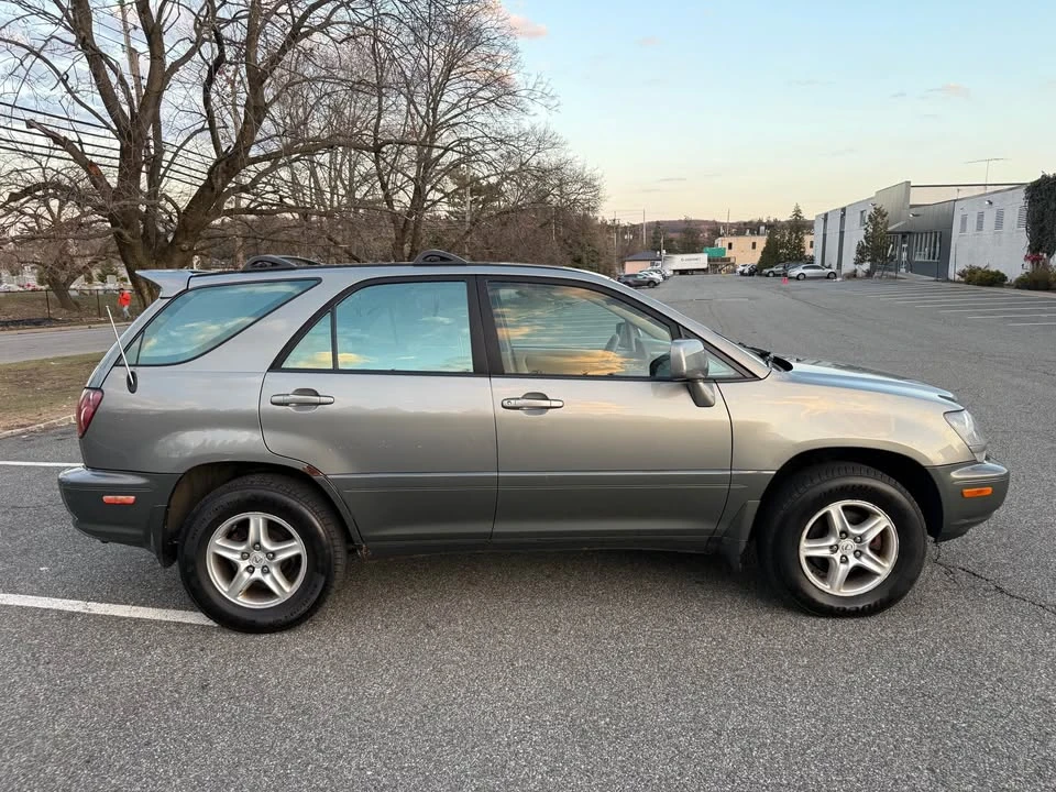 2000 Lexus RX 1st Gen - Image 4 of 12