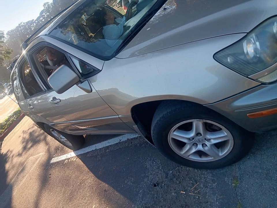 2000 Lexus RX 1st Gen - Image 2 of 6
