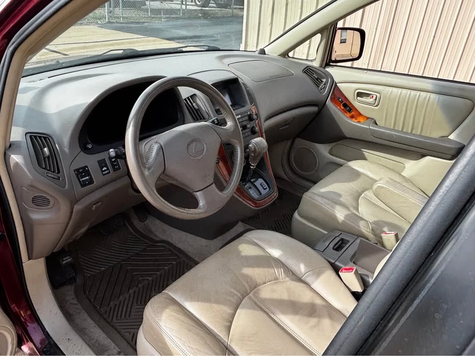 2000 Lexus RX 1st Gen - Image 10 of 11