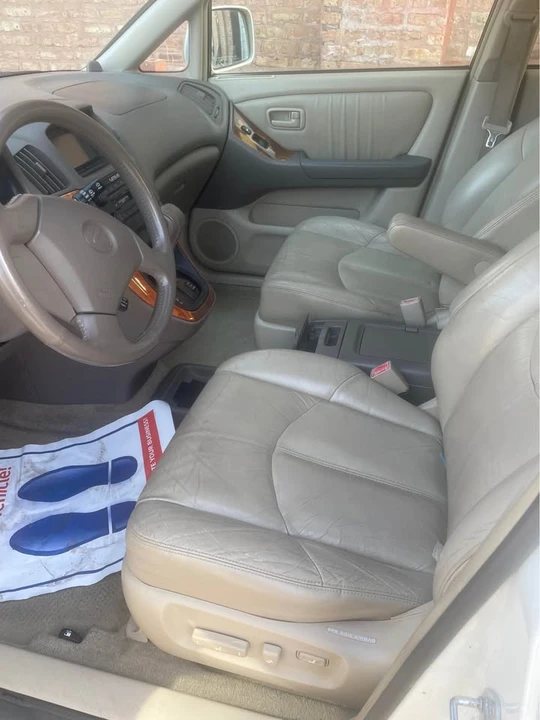 2000 Lexus RX 1st Gen - Image 5 of 6