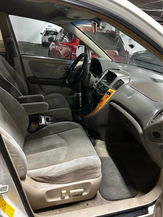 2000 Lexus RX 1st Gen - Image 10 of 12